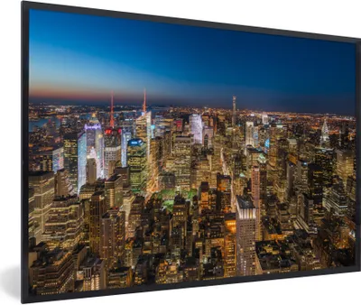 Produktbild von MuchoWow® Gerahmtes Poster New York - Farben - Nacht 90x60 cm - Poster mit Schwarzem Bilderrahmen Wandposter Rahmen Foto Bilder - Fotorahmen - Foto-Plakat