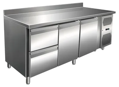 Produktbild von Gastro Kühltisch | Kühltheke Edelstahl | 464 Liter | 2 Türen / 2 Schubladen | Aufkantung | -2 bis +8°C