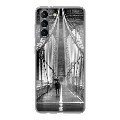 Produktbild von MuchoWow® Handyhülle Schutzhülle Hülle für Samsung Galaxy S21 Brooklyn Bridge während des Regens in Schwarz und Weiß Silikon Softcase Handy Hülle - Softcase