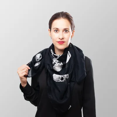 Produktbild von Baumwolltuch mit Schädel Muster in Schwarz Weiß