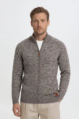 Produktbild von BLEND BHDaniri Herren Strickjacke Cardigan Feinstrick mit Stehkragen Reißverschluss Rippbündchen Baumwollmischung Regular fit, KI-generiertes Bild