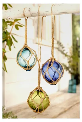 Produktbild von 3er Set Deko-Glaskugeln im Fischernetz, blau, türkis, grün, maritime Gartendekoration, Hängedekoration, Dekokugeln aus Glas für Innen- und Außenbereich, Wand- und Fensterdekoration