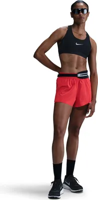 Produktbild von Nike W Nk Swift Df Mr 2N1 Shrt Lt Crimson/Reflective Silv Lt Crimson/Reflective Silv L