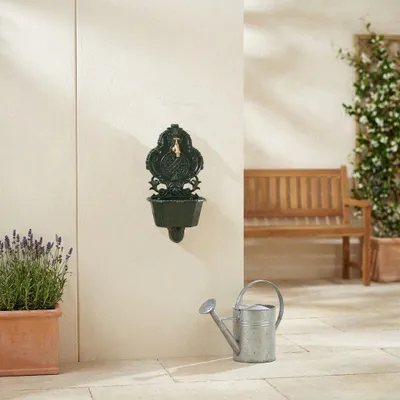 Produktbild von Wandbrunnen Aluminium grün lackiert mit Messinghahn, H.58 cm