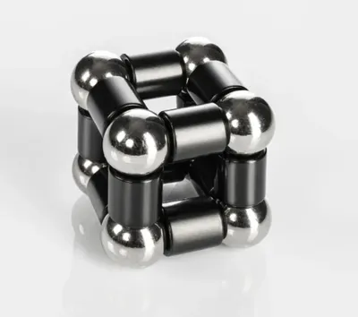Produktbild von Magnetischer Kugelschreiber Schwarz inklusive 30 Stahlkugeln, 14 Magnetringen und 5 Minen