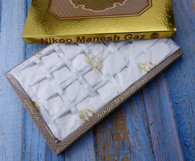 Produktbild von Nikoomanesh - Weißer Nougat 28% Pistazien 260gr in Mehl