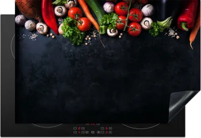 Produktbild von KitchenYeah© Herdabdeckplatte Gemüse - Kräuter - Gewürze - Schwarz - Rustikal - Küche , 78x52cm, Küche Deko, Glaskeramikkochfeld Herdabdeckung, Abdeckplatte fùr Kochfeld