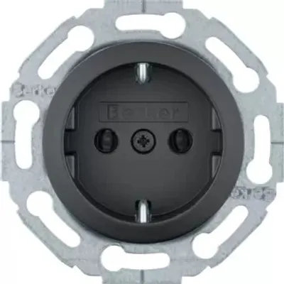 Produktbild von Berker Steckdose SCHUKO mit Schraub-Liftklemmen, in 45°-Stufen variable Einbaulage, Typ F, Schwarz, Duroplast, IP20, 250 V, 16 A