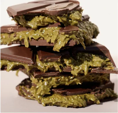 Obrázok produktu pre PREMIUM XL Dubai Style Chocolate 220g pistáciová náplň a Kadayif (anjelské vlasy) ORIGINÁL BEZPEČNÝ A CHUTNÝ (tmavá čokoláda 170g)
