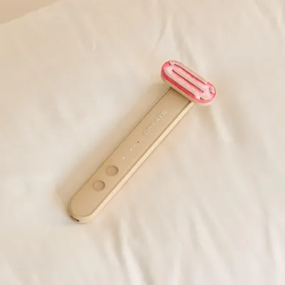 Produktbild von CREATE - SKINCARE LED WAND 4 in 1 - LED-Gesichtswand 4-in-1 mit EMS-Technologie