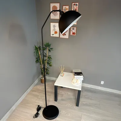 Produktbild von Moderne Stehlampe aus Metall mit E27, Verstellbarer Lampenschirm