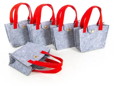 Produktbild von 5 kleine Henkeltaschen rot grau aus Filz mit Knopf 15x11cm