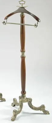 Produktbild von Casa Padrino Luxus Barock Dressboy Braun / Bronzefarben 45 x 45 x H. 127 cm - Edler Messing Kleiderständer - Barock Hotel Garderoben Möbel