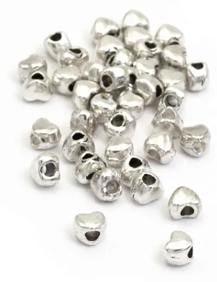 Produktbild von Vintageparts Zwischenperlen Herz antik silberfarben 4 mm für Ketten und Armbänder, 40 Stück