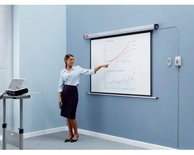 Produktbild von Nobo Elektrische Leinwand Plug 'n Play 240 cm, Motorisiert, 144 cm, 192 cm, 4:3, Weiß