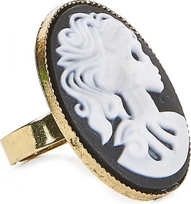 Image de Anneau gothique doré ovale avec squelette blanc