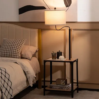 Zdjęcie produktu dla Lampa podłogowa ze stolikiem bocznym, portami USB, obrotowym ramieniem 360°