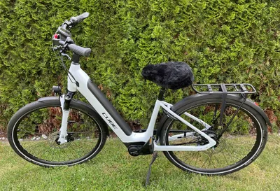 Produktbild von Reissner Lammfelle Fahrradsattel Bezug Fahrradsattelüberzug aus echtem Merino Lammfell FSB-A-2-SCH Schwarz 30x25cm Gr.2