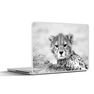 Produktbild von MuchoWow® Laptop Aufkleber Sticker Cover Nahaufnahme junger Gepard - schwarz und weiß 40x30 cm - Laptop Dekoration - Selbstklebend