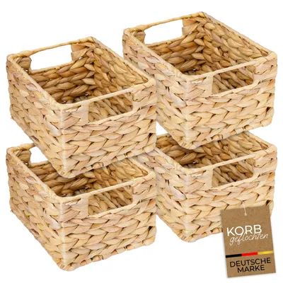 Produktbild von HMF Aufbewahrungskorb geflochten aus Wasserhyazinthe, dekorativer Korb mit Tragegriffen zur Aufbewahrung für Badezimmer Küche und Wohnbereich, 4er Set, Größe S, 22 x 17 x 12 cm, Naturfarben, KI-generiertes Bild