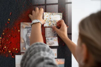 Produktbild von Magnetisch Tafel Magnettafel - Magnetpinnwand Memoboard - Notiztafel verschiedenen Designs - 90x60 cm - Rotes Gewürz