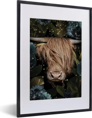 Produktbild von MuchoWow® MuchoWow® Gerahmtes Poster Schottisches Hochlandrind - Blumen - Gold 30x40 cm - Poster mit zchwarzem Bilderrahmen - Wandposter Schlafzimmer