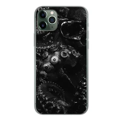 Produktbild von MuchoWow® Handyhülle Schutzhülle Hülle für iPhone 11 Pro Max Nahaufnahme Oktopus auf schwarzem Hintergrund in schwarz und weiß Silikon Softcase Handy Hülle - Schutz