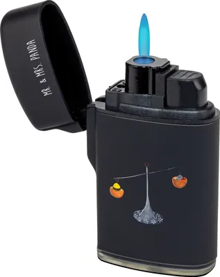 Produktbild von Mr. & Mrs. Panda Feuerzeug Sternzeichen Waage - Schwarz - Geschenk, sturmfeuerzeug, Zünder, zigarettenanzünder, Marienkäfer, Biene, Hummel, anzünder, Tierkreiszeichen