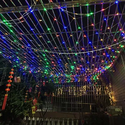 Produktbild von Vigevee Lichterketten LED Netz Lichterkette 200 LEDs 2×2 m Bunt IP44 8 Modi mit Memory für Garten Balkon Weihnachten