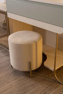 Produktbild von Hocker im modernen Stil Ein elegantes Detail für Ihr Zuhause