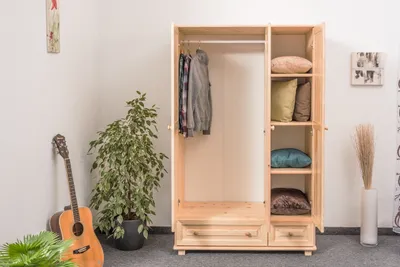 Produktbild von Kleiderschrank Massivholz Kiefer 190x133x60 cm mit 3 Türen, 2 Schubladen und 1 Kleiderstange