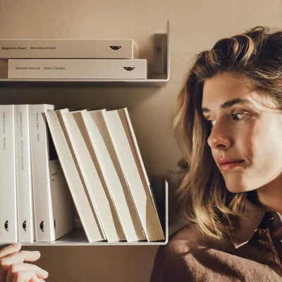 Produktbild von Wandregal U-Form aus massivem Aluminium | Schwebendes Design-Regal für Bücher & Dekoration | resistent gegen Fingerabdrücke
