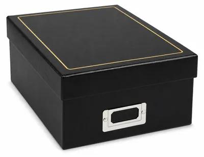 Produktbild von Tradition Photo Box für 700 Fotos 10x15 cm – elegante Fotobox mit Trennkarten, Vinyleinband, Gold- oder Silberprägung, Erinnerungsbox zur Fotoaufbewahrung - Farbe: Schwarz