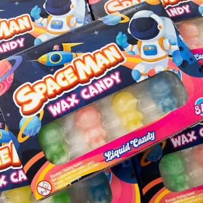 Produktbild von Nubbee Astronauts Wax Candy Fruity – Flüssige Süßigkeit mit Fruchtfüllung 24 g + Heartforcards Versandschutz
