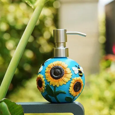 Productafbeelding van Handgeschilderde zeepdispenser van hars, 330 ml, met zonnebloemmotief
