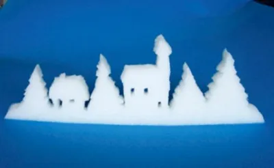 Produktbild von Winterdeko SCHNEE-DORF. 60x21cm. Aus SCHNEEWATTE, 4cm dick.