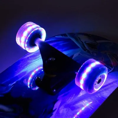 Productafbeelding van Unyqoos® Complete skateboard met lichtgevende wielen, 78,7 x 20,3 cm, 8-laags esdoornhout, ABEC-11 lagers, Polyurethanwielen, geschikt voor alle leeftijden