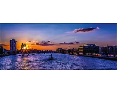 Produktbild von Glasbild Berlin Spree 125x50 cm