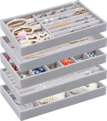 Imagen del producto de Juego de 5 organizadores de joyería de terciopelo Unyqoos®, con compartimentos apilables de 21 x 12 x 2,4 cm, color gris. Ideal para organizar anillos, pendientes y collares