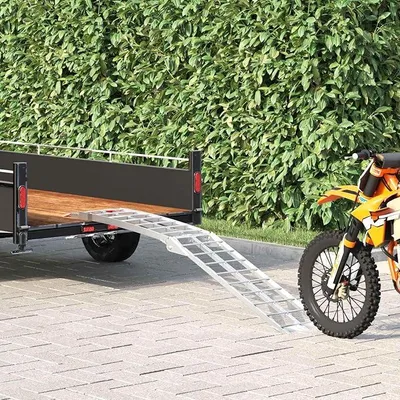 Productafbeelding van Opklapbare motorfietshelling, 180 x 28 cm, van aluminium. Inrijhelling voor motorfietsen, scooters, quads, belastbaar tot 340 kg, antislip laadhelling met veiligheidsriem