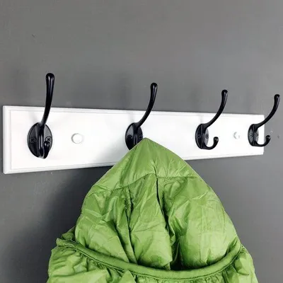 Obrázok produktu pre Drevený nástenný vešiak 4 háčiky - moderný vešiak do predsiene - 44 cm - biela farba