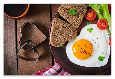 Produktbild von Wallario Frühstücksbrettchen aus Glas 20 x 30 cm mit rutschfesten Füßen, Motiv Frühstück mit Liebe serviert