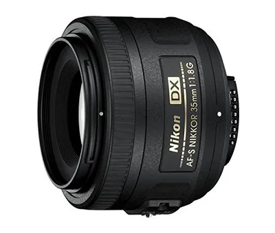 Produktbild von Nikon AF-S DX NIKKOR 35mm f/1.8G, 8/6, 0.16x, 44°, Schwarz, 7 cm, 5,2 cm