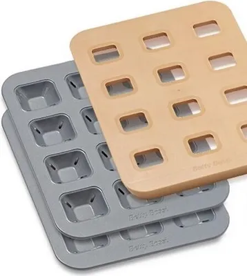 Produktbild von Betty Bossi Backblech »Pikante Käsekuchen Chäs-Chüechli Set«, Stahlblech, Kunststoff
