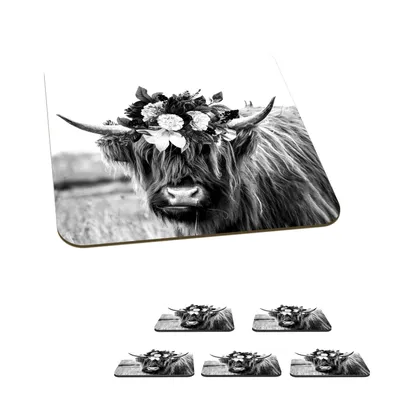 Produktbild von KitchenYeah® Glasuntersetzer Quadratisch 6er Set Schottisches Hochlandrind - Blumen - Schwarz - Weiß 10x10 cm Untersetzer für Gläser - Getränkeuntersetzer - Tischplattenschutz - Tischuntersetzer für