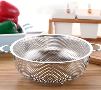 Produktbild von Küchensieb aus Edelstahl, mikroperforiert, 1er-Set, Nudelsieb mit Griffen, Sieb für Nudeln, Obst, Reis, Gemüse, gesund und hochglanzpoliert, spülmaschinenfest – 28 cm