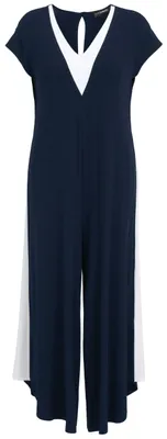 Produktbild von Jumpsuit aus softer, elastischer Jersey-Mischung mit Knopfverschluss und Schlitz für heiße Tage