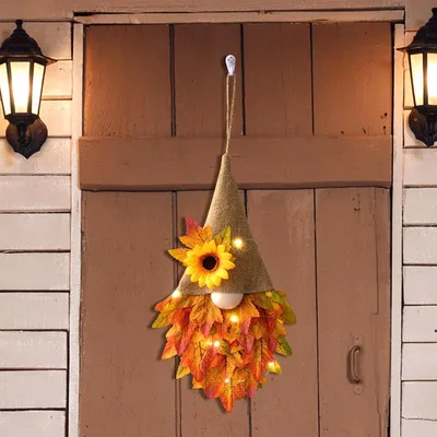Produktbild von Herbstkranz mit Wichtel und LED-Lichterkette, Ahornblättern und Sonnenblume