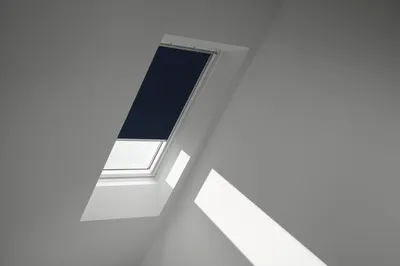 Produktbild von VELUX Verdunkelungsrollo uni dunkelblau manuell DG 021 1100S