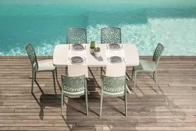 Immagine prodotto di Set da pranzo da esterno con tavolo rettangolare 158x84 cm e 6 sedie impilabili in resina rinforzata con fibra di vetro – design moderno e colorato, ideale per giardino, terrazza e veranda – OLIVER+ANNA – Verde salvia/Grigio chiaro